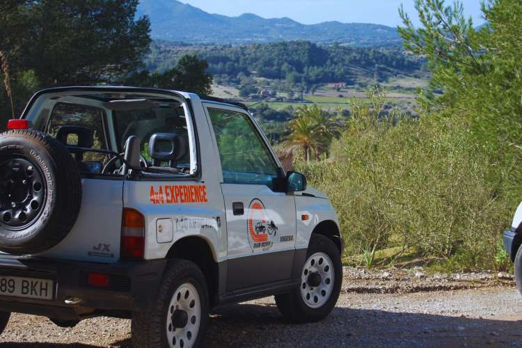 Jeep-4x4-en-la-Sierra-de-Tramuntana
