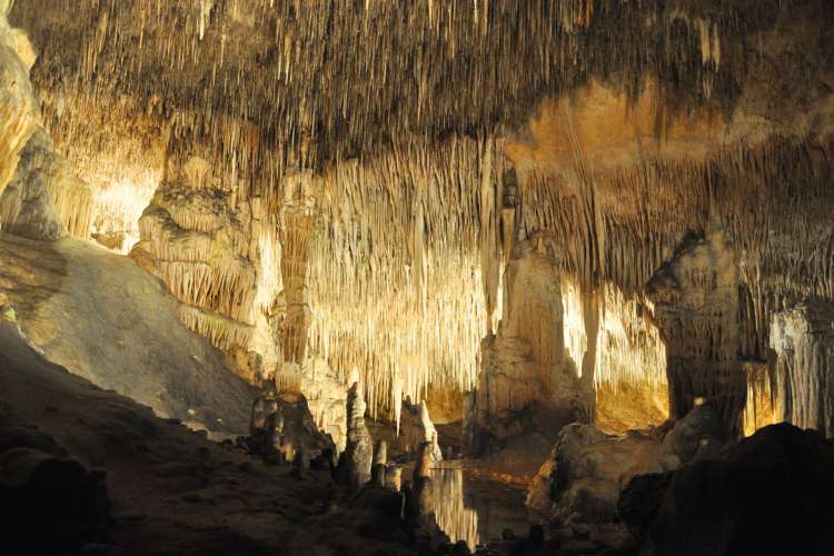 Stalaktiten-Stalagmiten-Höhlen-Schinken-Mallorca