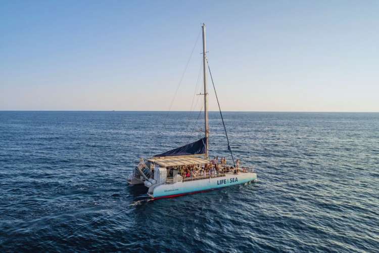 Excursión-puesta-de-sol-catamaran-life-and-sea