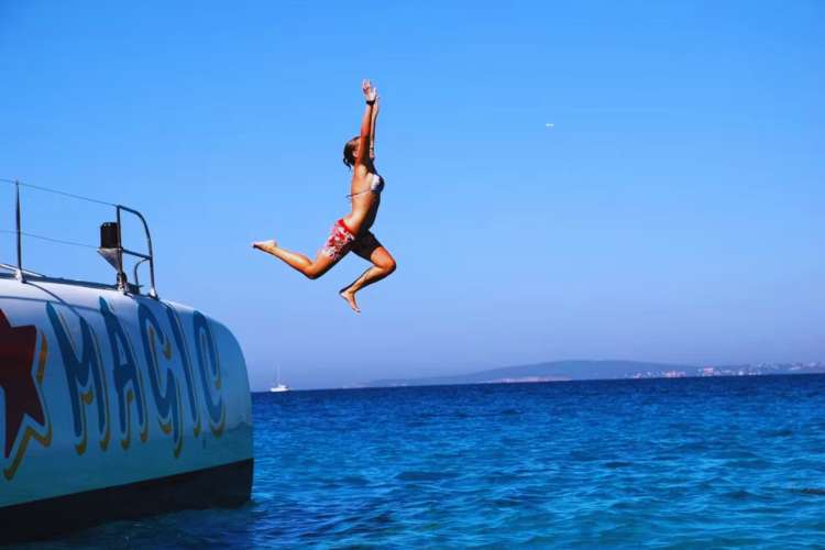 Swimming-break-Catamaran-in-the-Bay-of-Palma