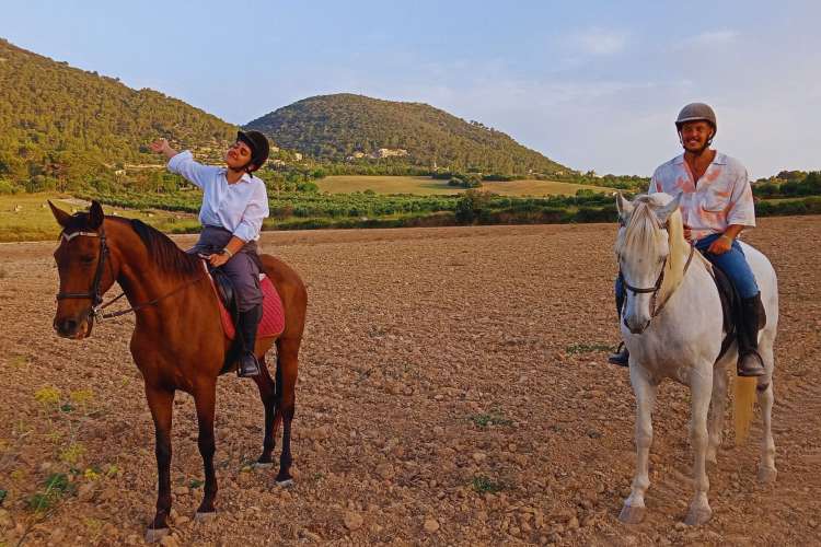 Explanation-guide-on-horseback-Mallorca