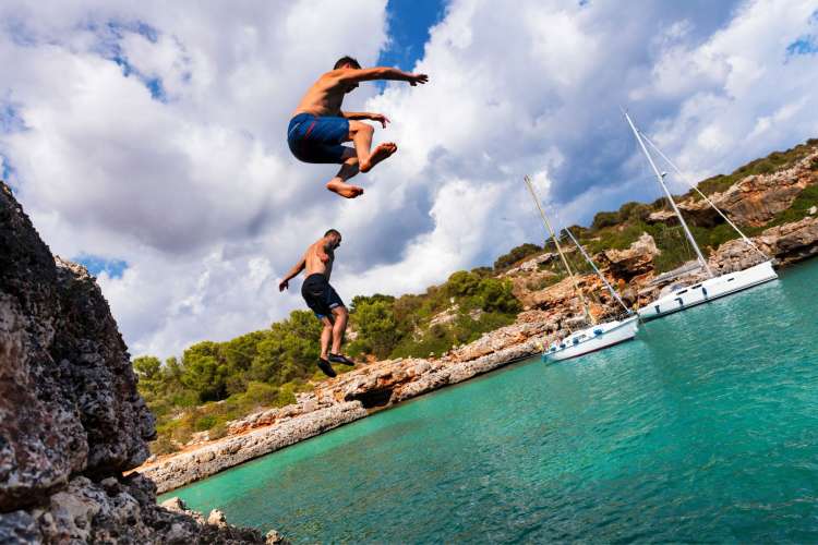 Cliff-jumping-Palma-de-Mallorca
