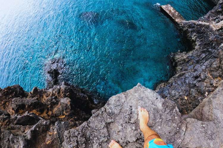 Jumping-from-a-cliff-Palma-de-Mallorca