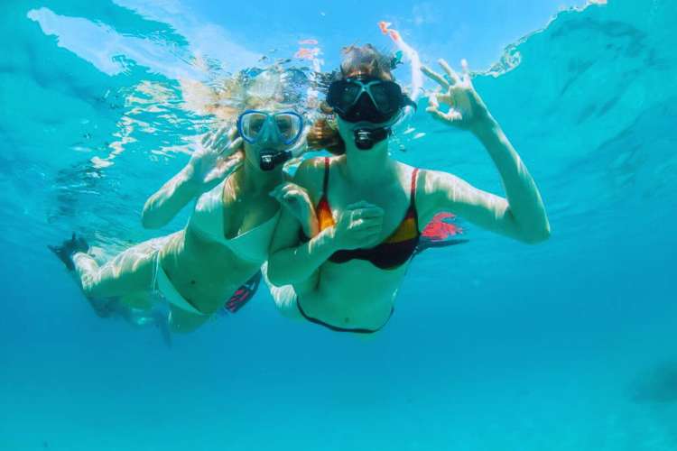 Girls-diving-Mallorca