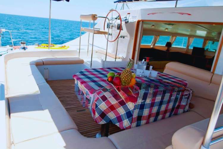 Family-rental-catamaran-Ibiza