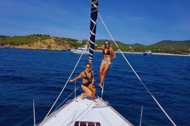 Cabin-sailboat-Bavaria-Ibiza