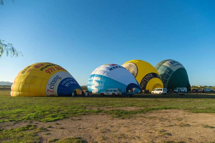 Preparations-for-balloon-flight-Ibiza
