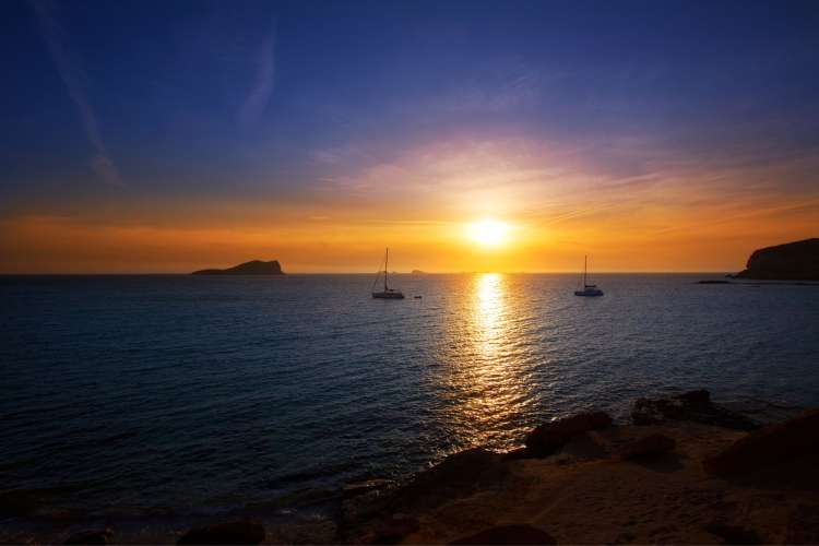 Sonnenuntergang-in-Cala-Bassa-Ibiza