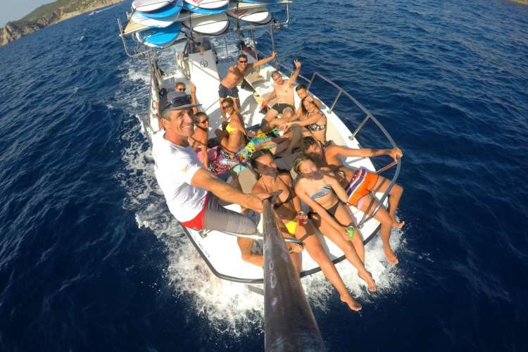 Grupo-en-barco-Ibiza