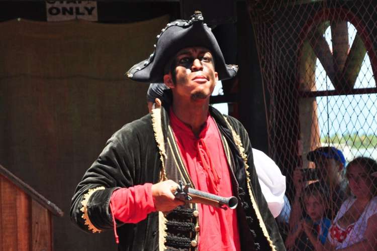 Piratenshow-auf-der-Karibischen-See