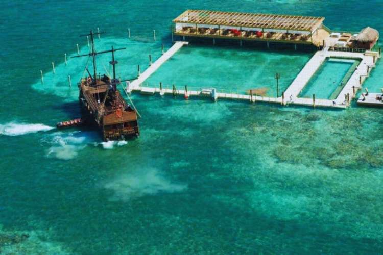 Piratenboot-angezogen-Punta-Cana