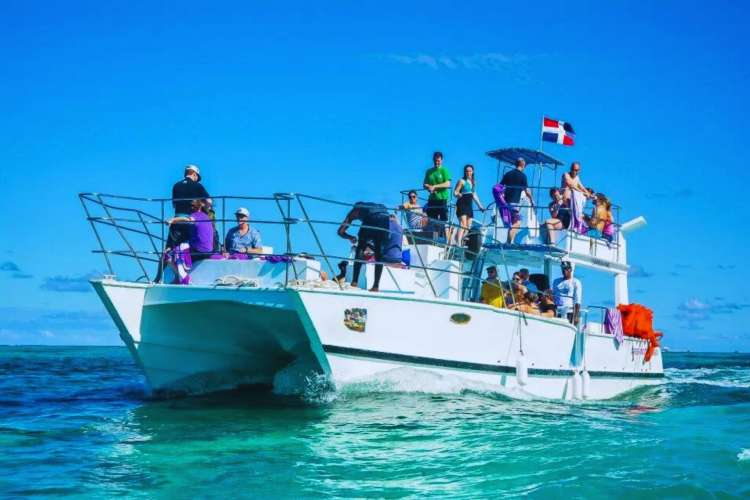 grupo-catamarán-Punta-Cana