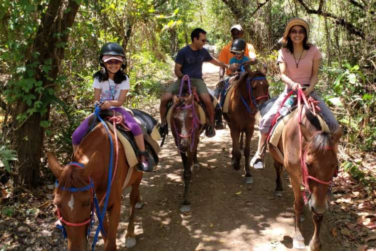 Exkursion-Familie-Pferd-Punta-Cana