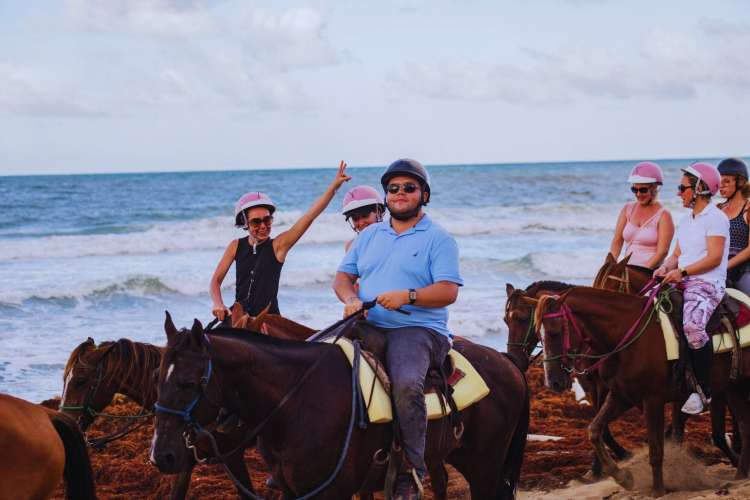 Frau-auf-dem-Pferderücken-Punta-Cana