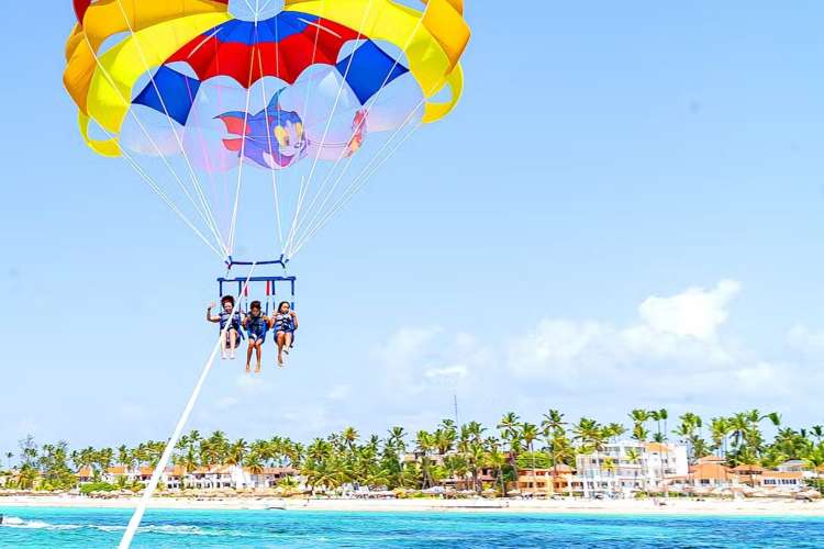 Couple-in-the-air-Punta-Cana
