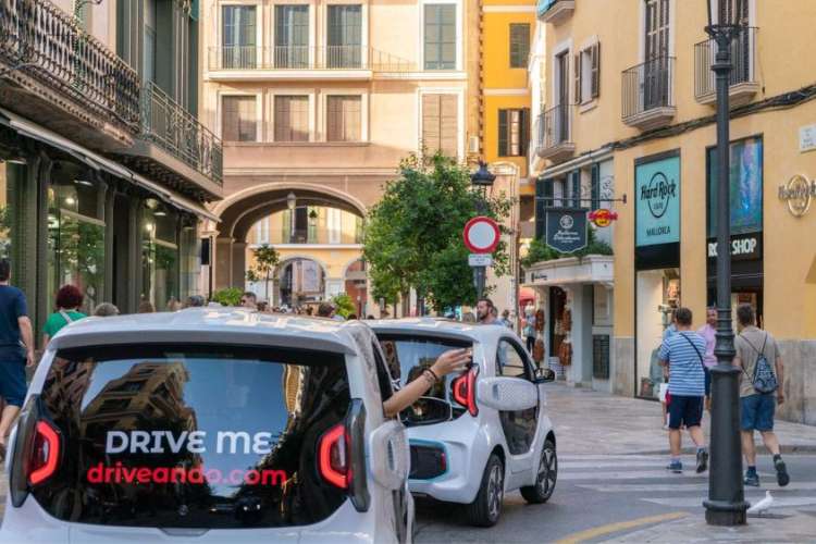 Tour-through-the-center-of-Palma-by-electric-car