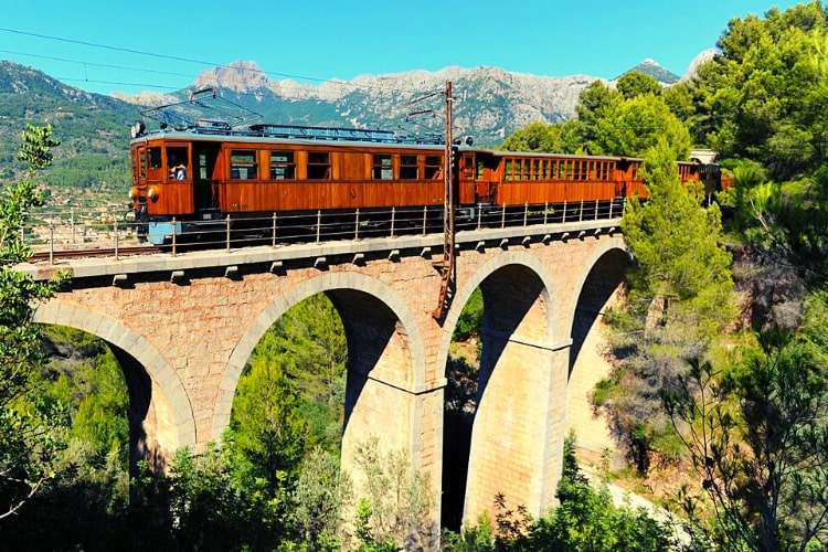 Zug-von-Soller-Palma-de-Mallorca