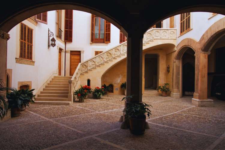 Majorcan-courtyard