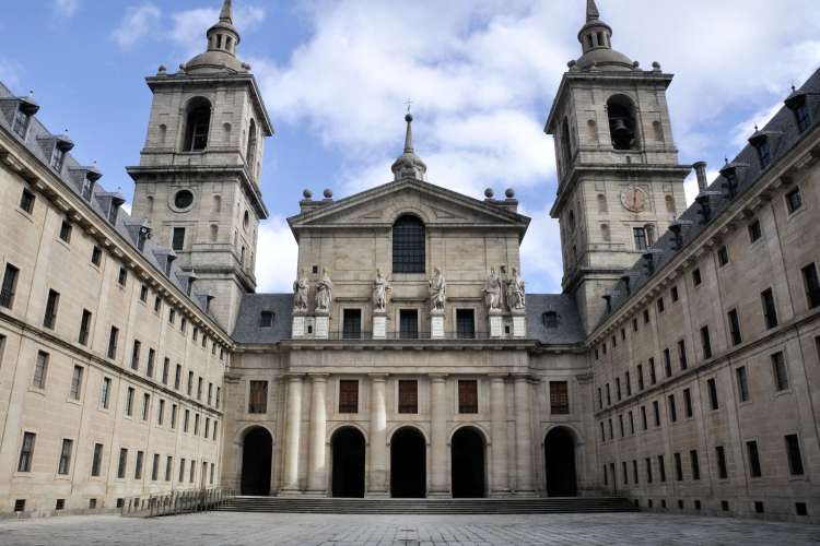 Innenhof-Monasterio-de-El-Escorial
