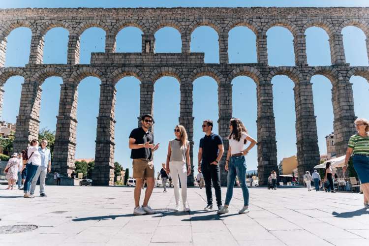 Visit-to-the-aqueduct-of-Segovia