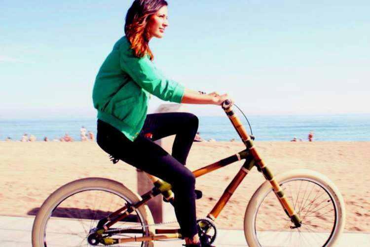 Mädchen-Fahrrad-Bambus-Barcelona