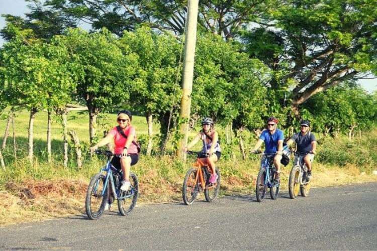 Gruppe-Route-unter-Radfahren-Punta-Cana