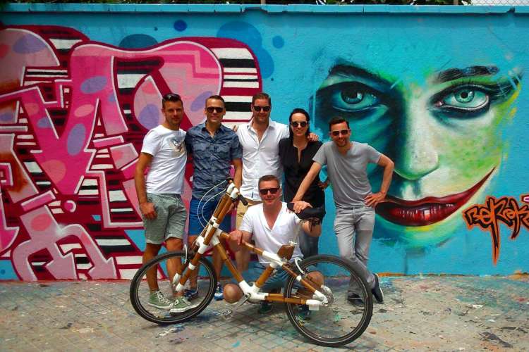 amigos-bicicleta-bambú-Barcelona