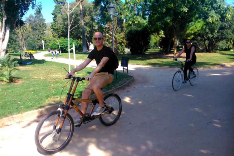 Parc-de-la-Pau-auf-Bambus-Fahrrad-Ibiza