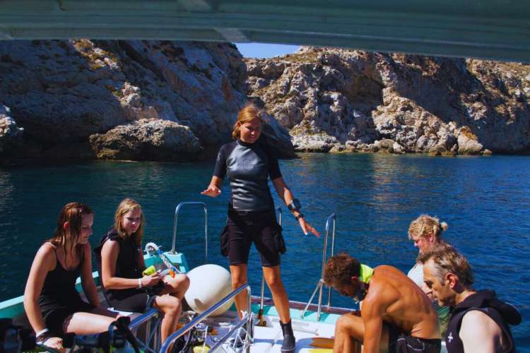 Group-prepared-to-dive-Mallorca