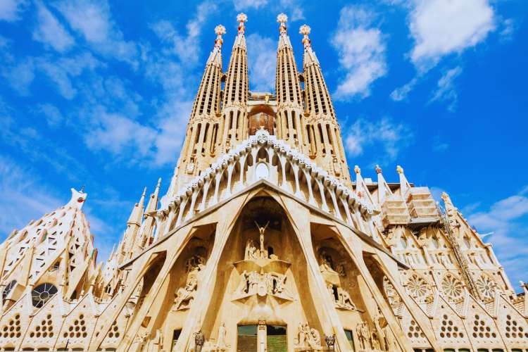 Kathedrale-La-Sagrada-Familia-in-Barcelona
