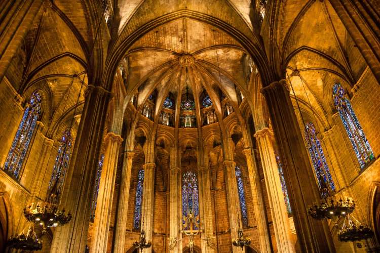 Blick-auf-das-Innere-der-Sagrada-Família