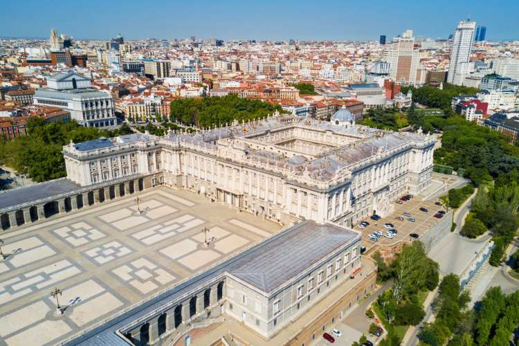 Panoramablick-auf-den-Königspalast-von-Madrid