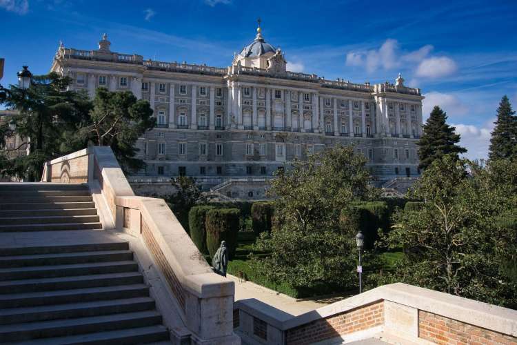 Blick-auf-den-Königspalast-Madrid