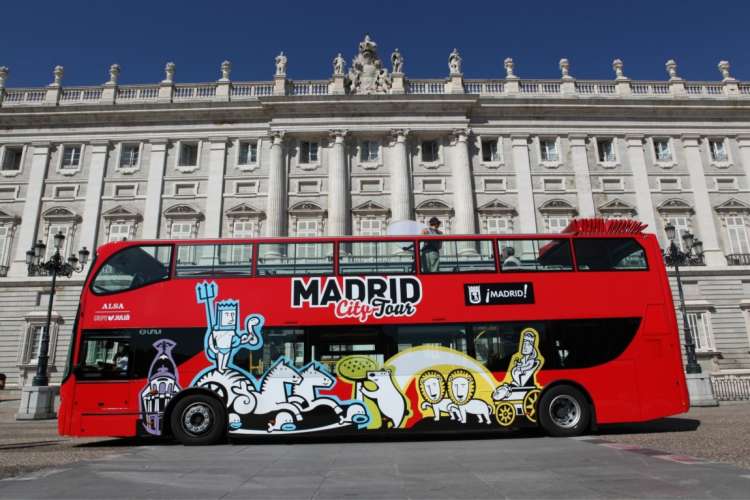 Red-tourist-bus-Madrid