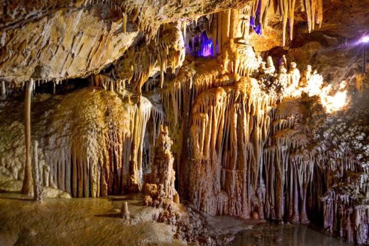 Stalactites-and-stalagmites-in-Genova-caves