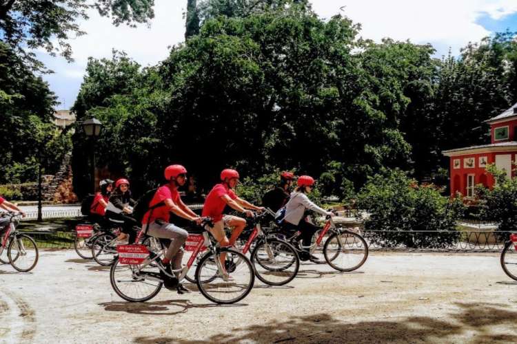 Group-of-young-people-on-bicycles-Madrid