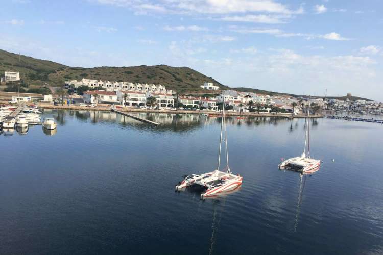 Salida-en-catamarán-por-Menorca