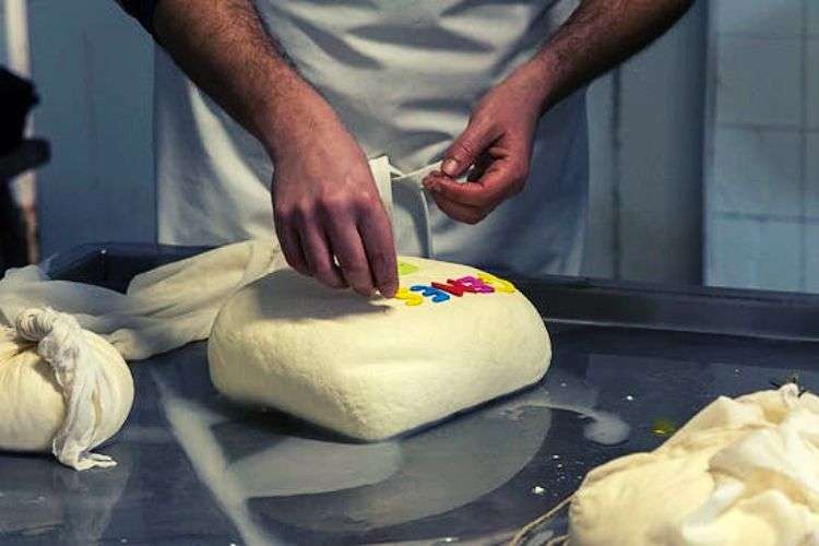 Elaboración-de-queso-Menorca
