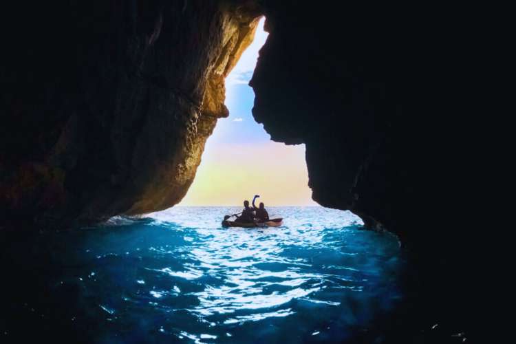 Chica-en-kayak-Menorca