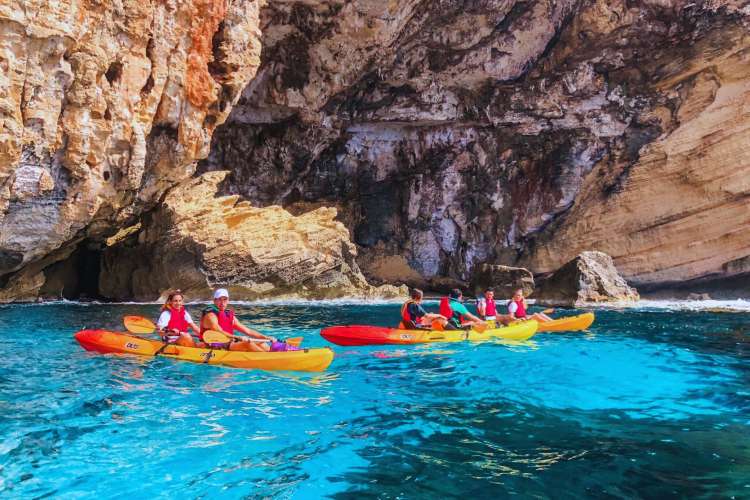 Girl-kayaking-Menorca