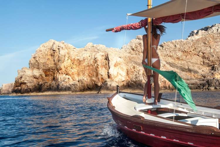 Sailing-along-the-Menorcan-coast