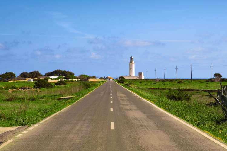 Road-to-the-lighthouse-of-La-Mola