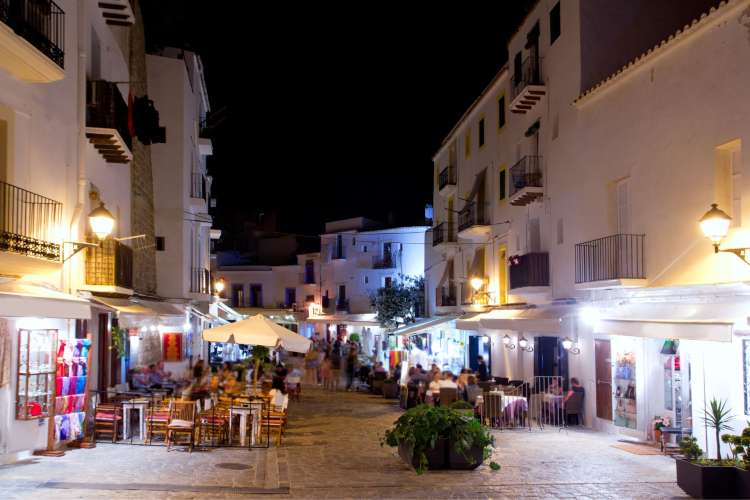 Zona-de-bares-y-restaurantes-Ibiza