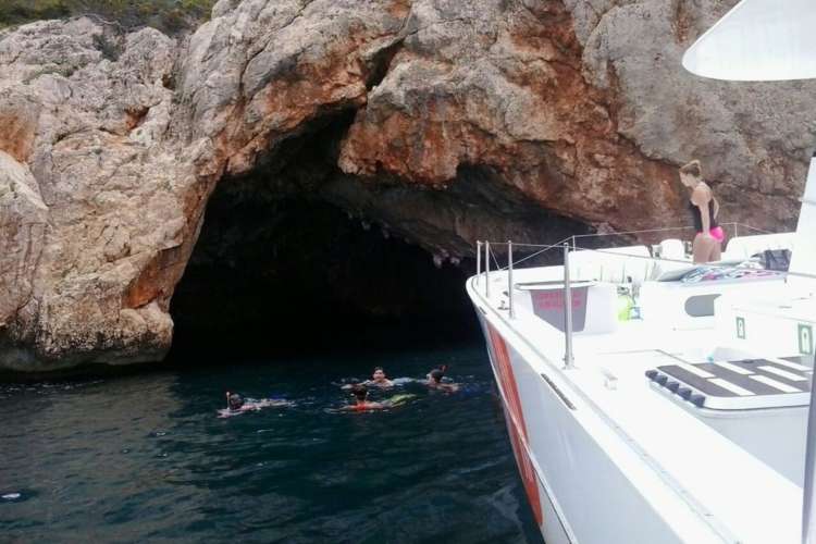 Catamarán-Cabo-de-San-Antonio