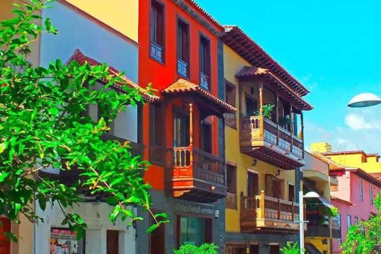 Traditional-balconies-Puerto-de-La-Cruz