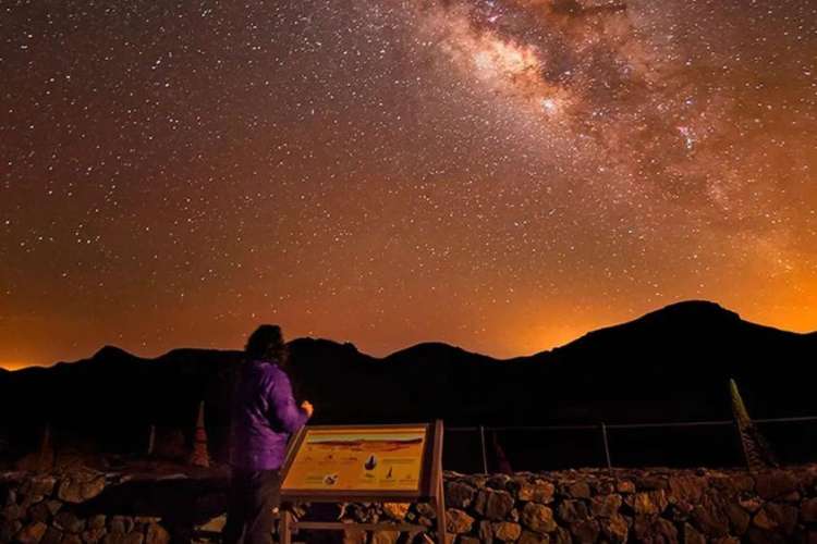 Astronomical-observation-on-Teide
