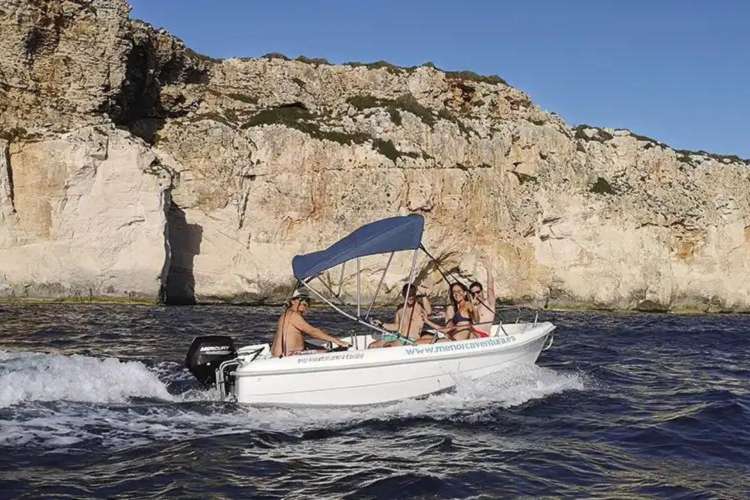Boat-without-license-Menorca