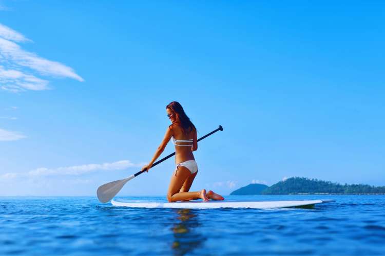 Girl-practicing-paddleboarding-in-Binibeca