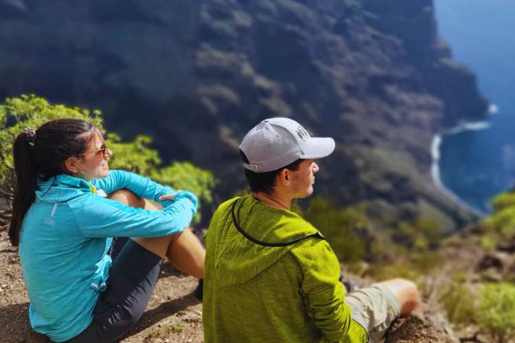 Hiking-group-through-La-Laguna-Tenerife