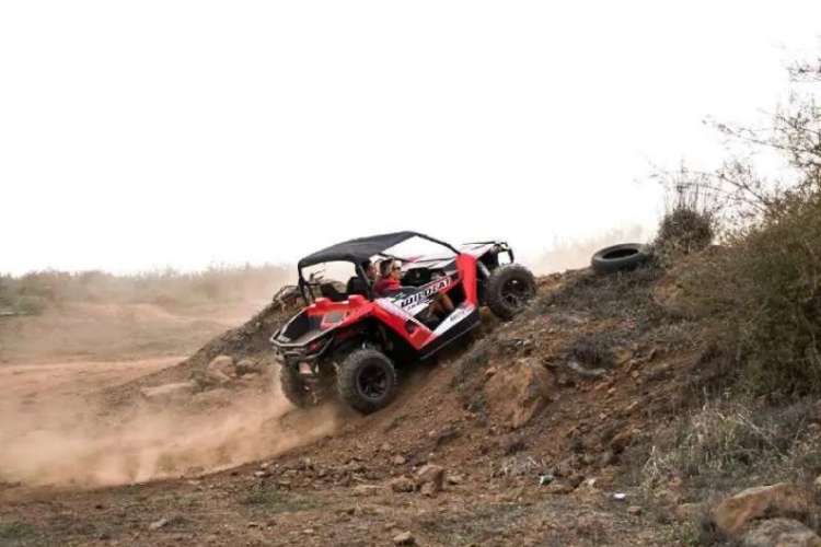Buggy-overcoming-obstacles-in-Tenerife
